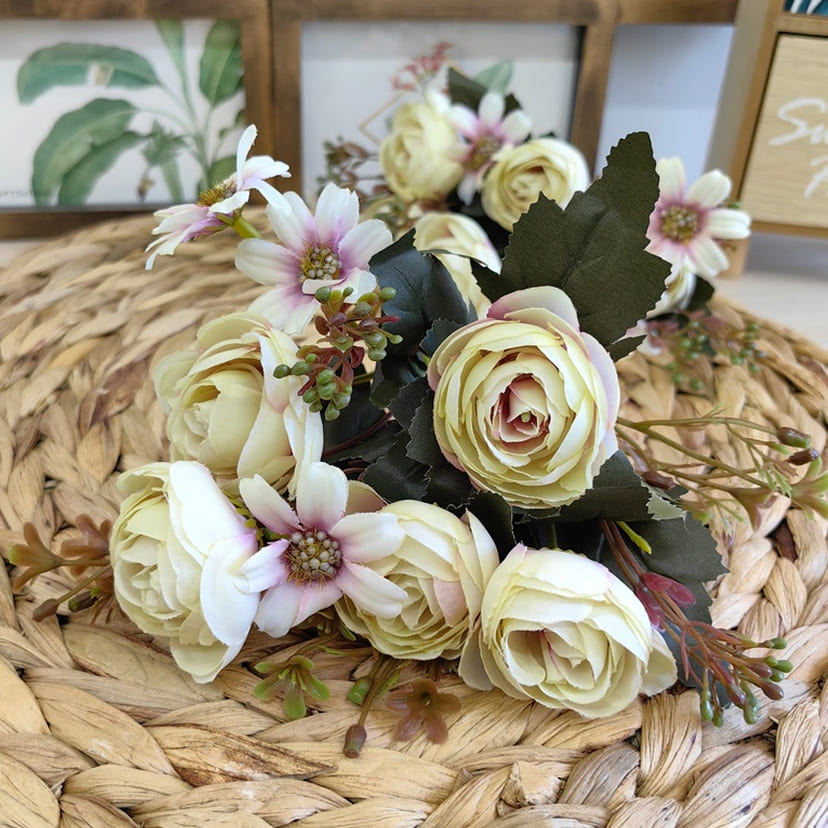 Искусственные цветы в Ижевске | Цветы искусственные «Камелии с мелкоцветом», сиренево-молочные, букет